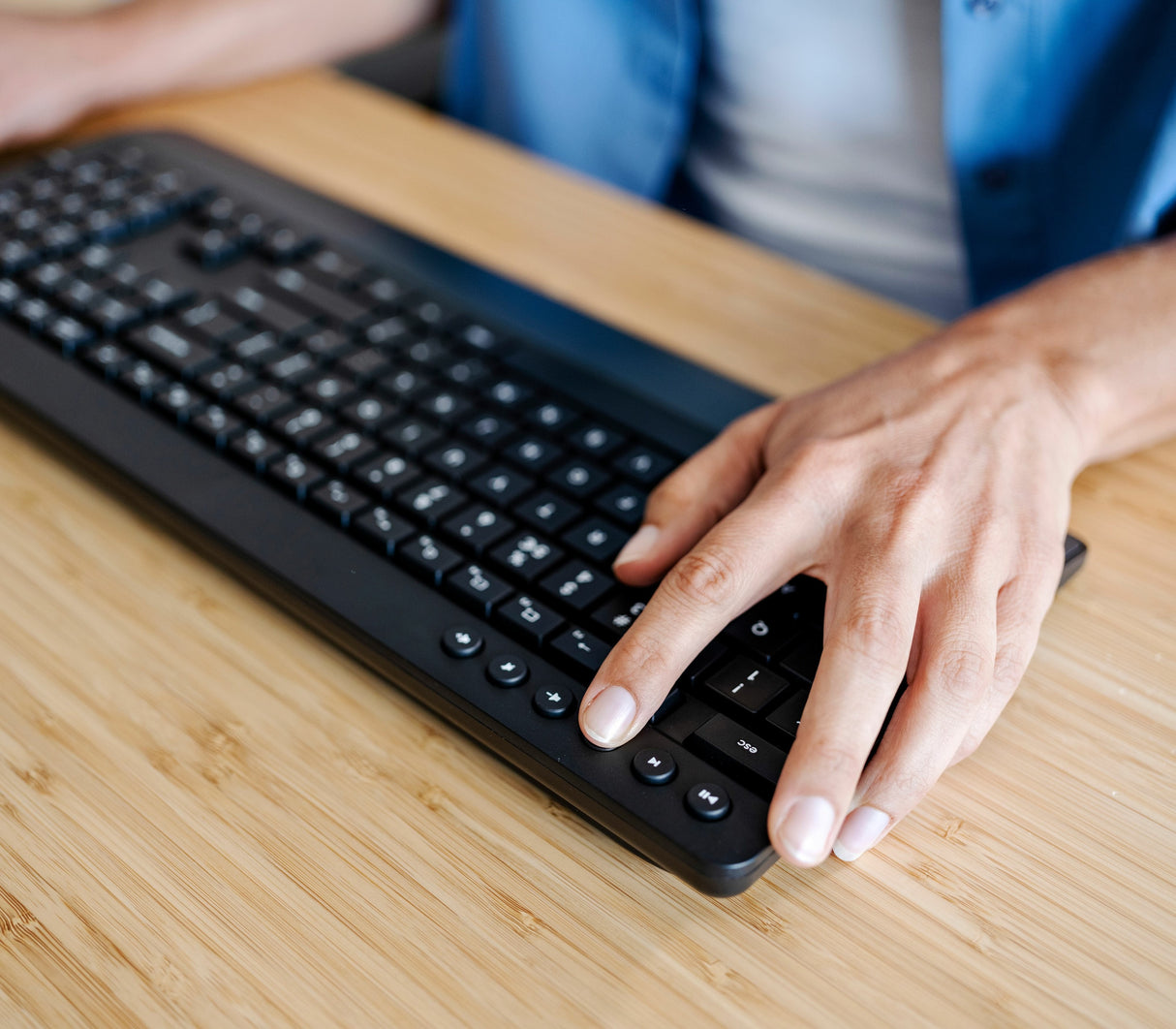 Trust Trezo Komfortables Set Aus Cableloser Tastatur Und Raton - Schwarz Ch