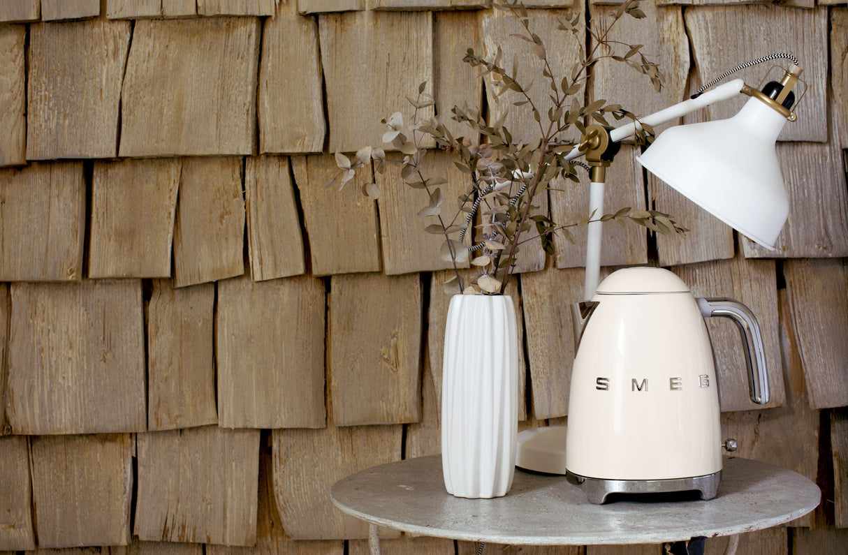 EAN 8017709227852 - Smeg KLF03CREU tetera eléctrica 1,7 L 2400 W Crema de color imagen 10
