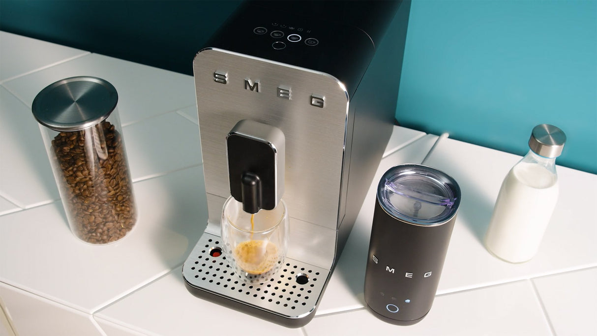 EAN 8017709334734 - Smeg BCC11BLMEU cafetera eléctrica Totalmente automática Máquina espresso 1,4 L imagen 26