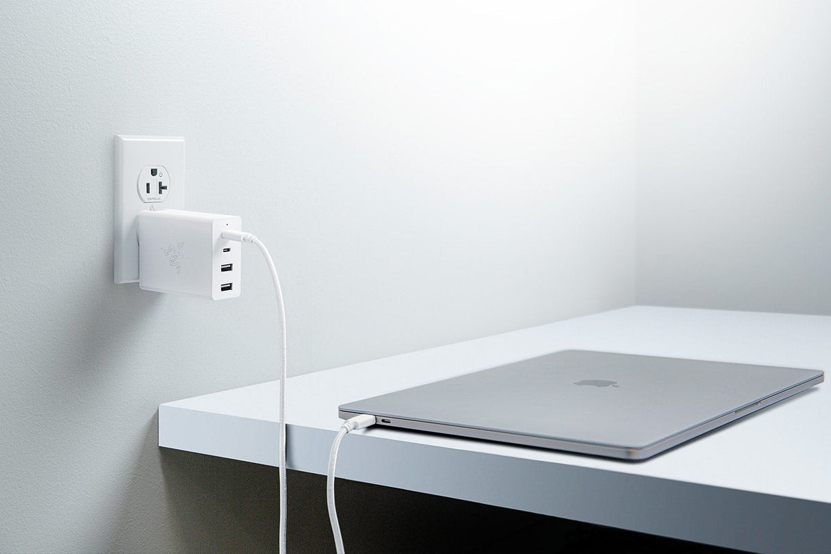 Razer Rc21-01700200-R3m1 Cargador De Dispositivo Móvil Blanco Interior