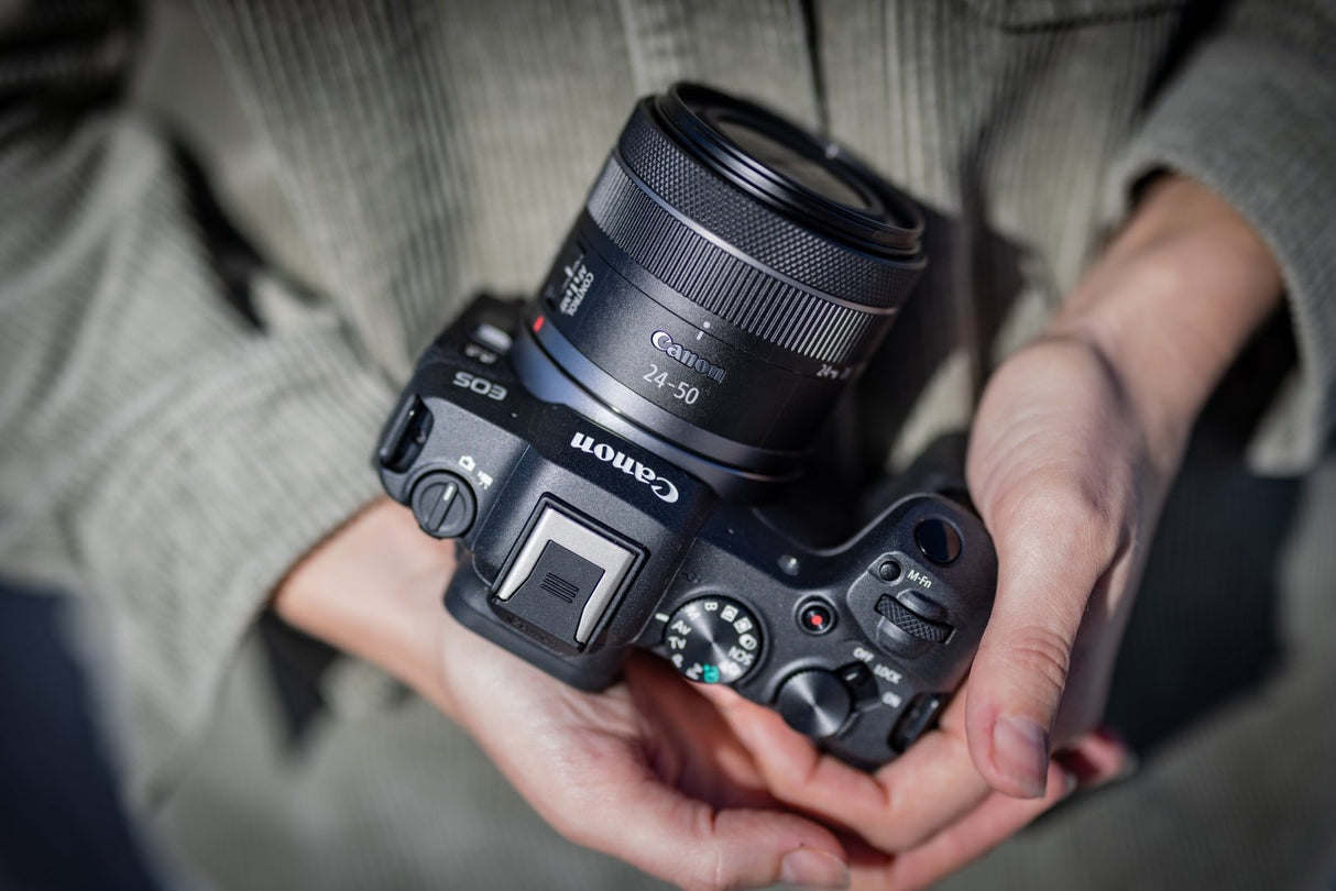 Camara Reflex Canon Eos R8 + Rf 24 50 F4.5 6.3 Is Stm 24.2mpx Negro