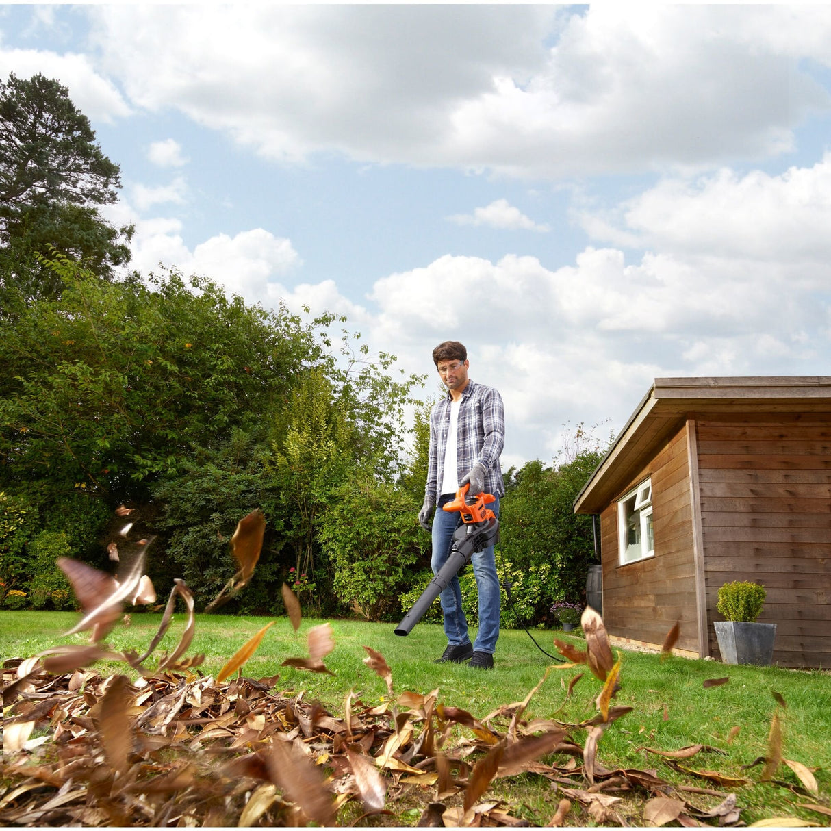 Soplador De Hojas Black & Decker Beblv260-Qs 2600 W 315 Km / H