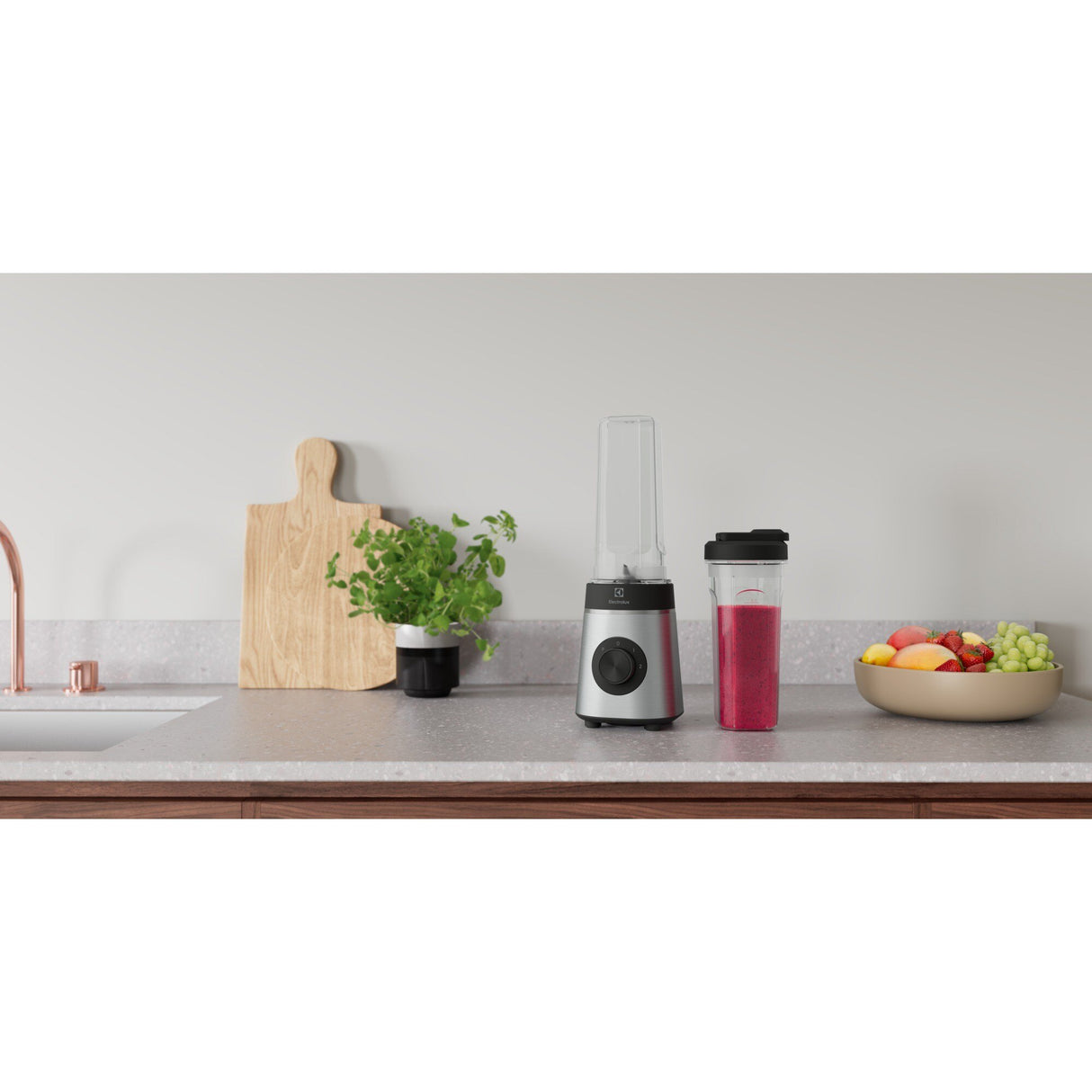 EAN 7332543836734 - Electrolux E4CB1-6ST 1 L Batidora de vaso 350 W Negro, Acero inoxidable, Transparente imagen 24