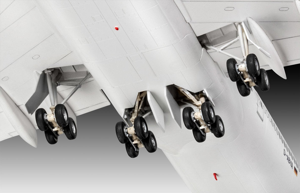 Revell Boeing 747-8 Luft Hansa New