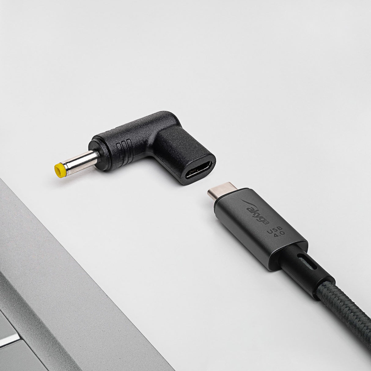 EAN 5901720138170 - Akyga AK-ND-C04 cambiador de género para cable USB-C 4.0 x 1.7 mm Negro imagen 2