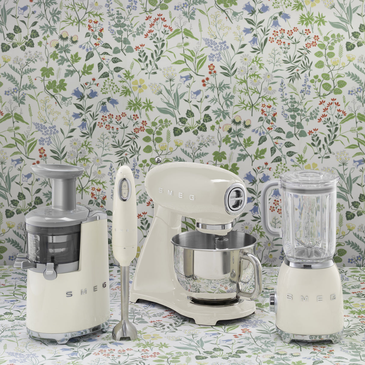 EAN 8017709269159 - Smeg SMF03CREU batidora Batidora de varillas 800 W Crema de color imagen 18