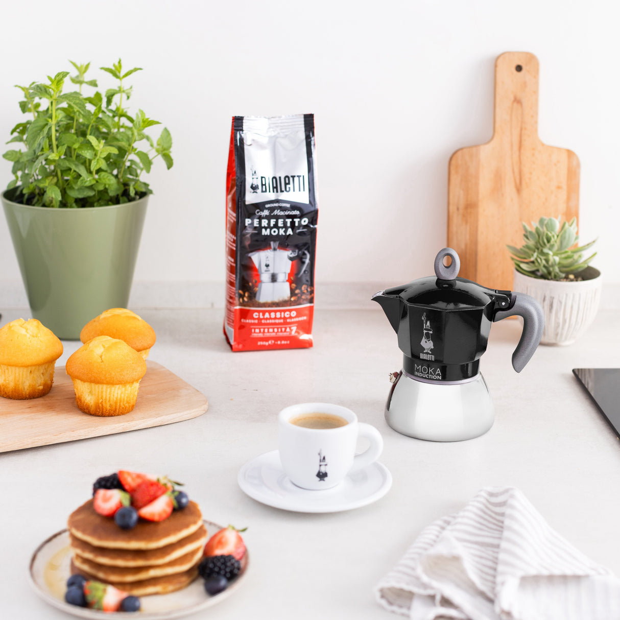 EAN 8006363029100 - Bialetti Moka Induction Cafetera italiana 0,4 L Negro, Plata imagen 2