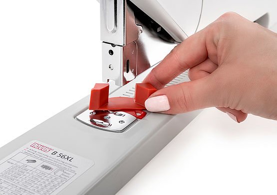 Novus Grapadora De Gruesos B56 Xl Ergonómica Gran Capacidad De Grapado Gris Claro