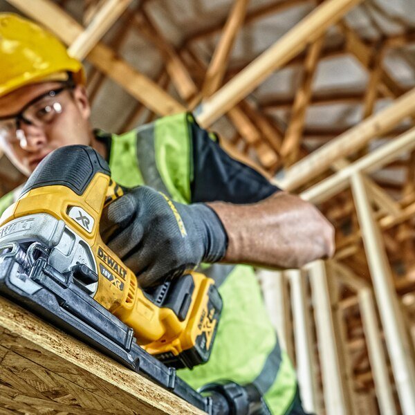 Sierras De Calar Eléctricas Dewalt Dcs334n-Xj 2,1 Kg