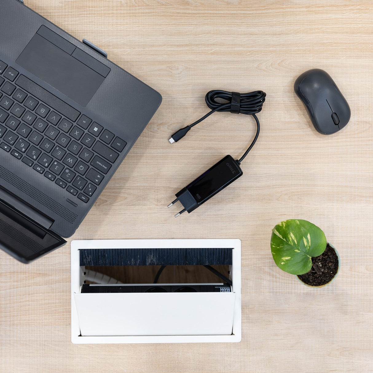 EAN 8433281015289 - TooQ TQLC-USBCGAN100PD-C cargador de dispositivo móvil Portátil, Universal Corriente alterna Interior imagen 3