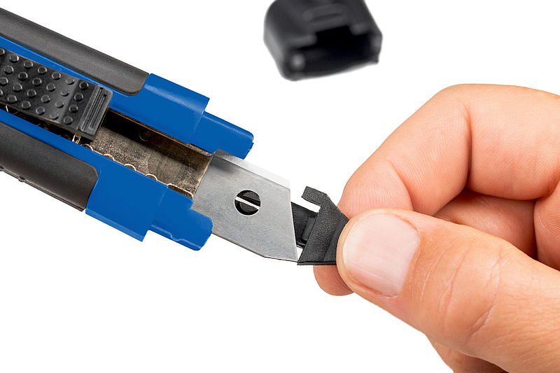 Dahle 10875 Allround Cuter Con Cuchilla De 18mm - Mecanismo Automatico De Bloqueo - Guia Metalica