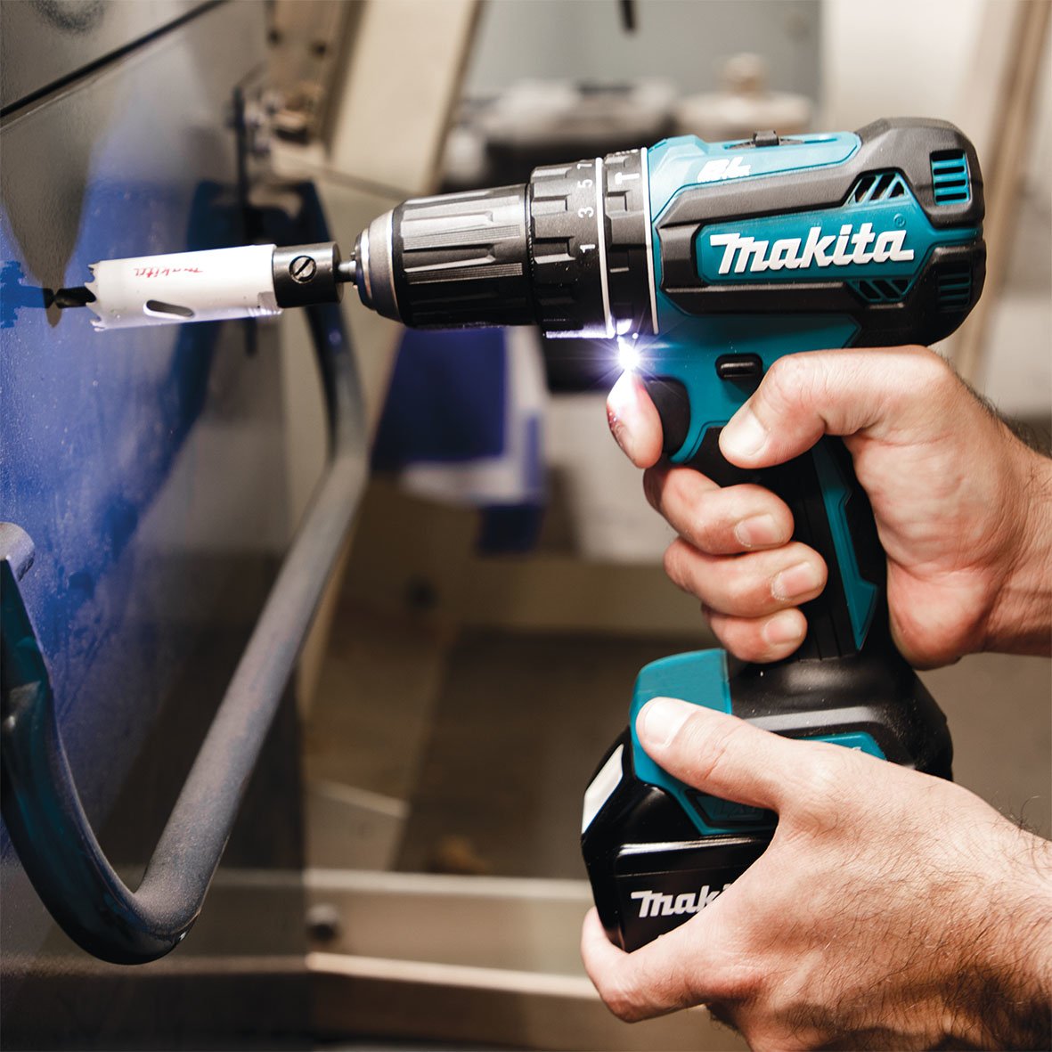 EAN 0088381866156 - Makita DHP485Z taladro Sin llave 1,1 kg Negro, Azul imagen 5