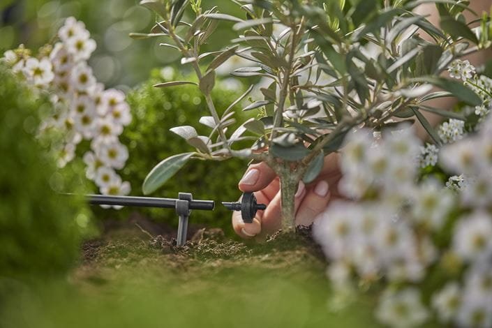 Gotero Micro-Drip-System Gardena 2 L/H, Presión Compensada (Gris Oscuro, 25 Piezas, Modelo 2023) 13302-20