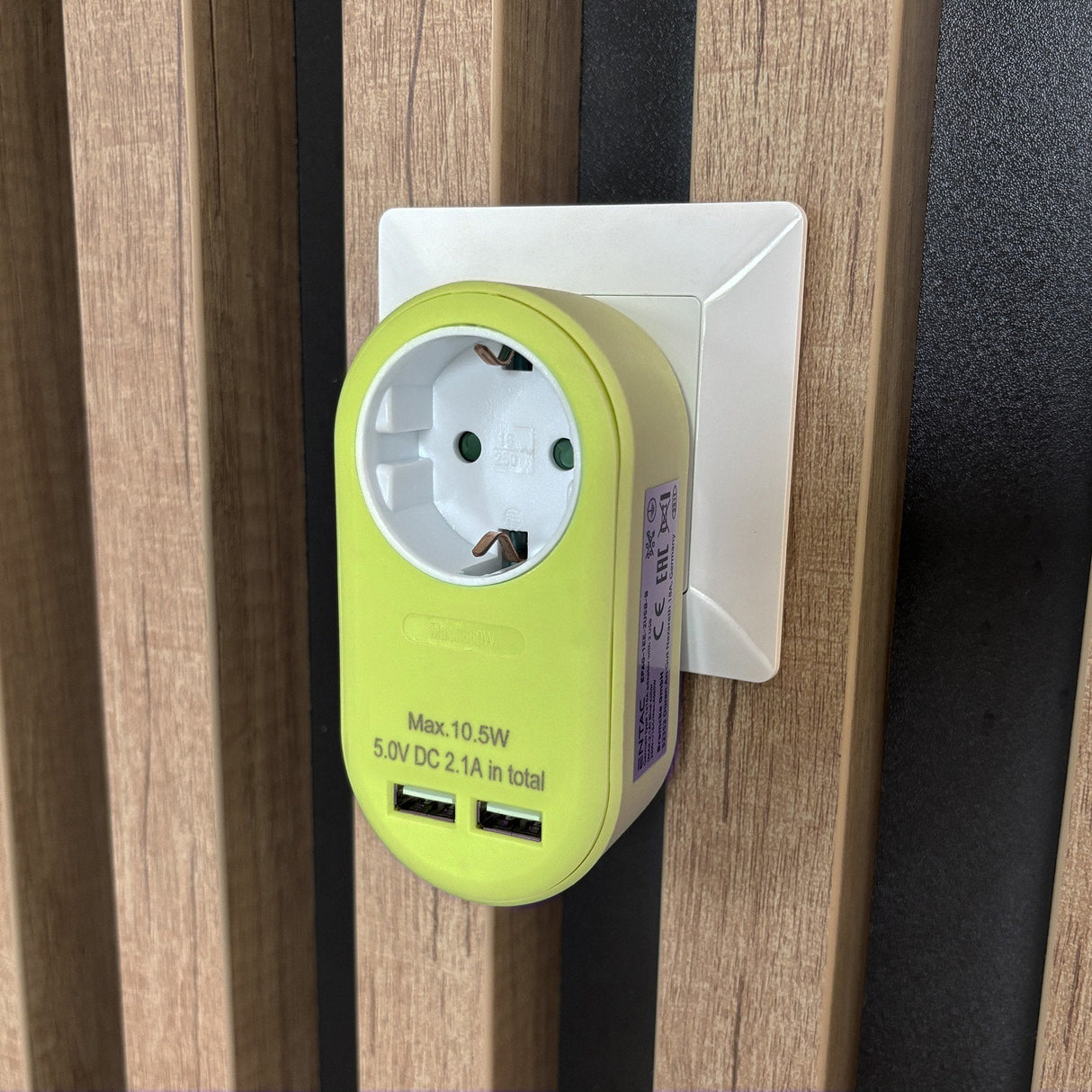Entac Meckdosenadaptador + 2x Usb-A Lime