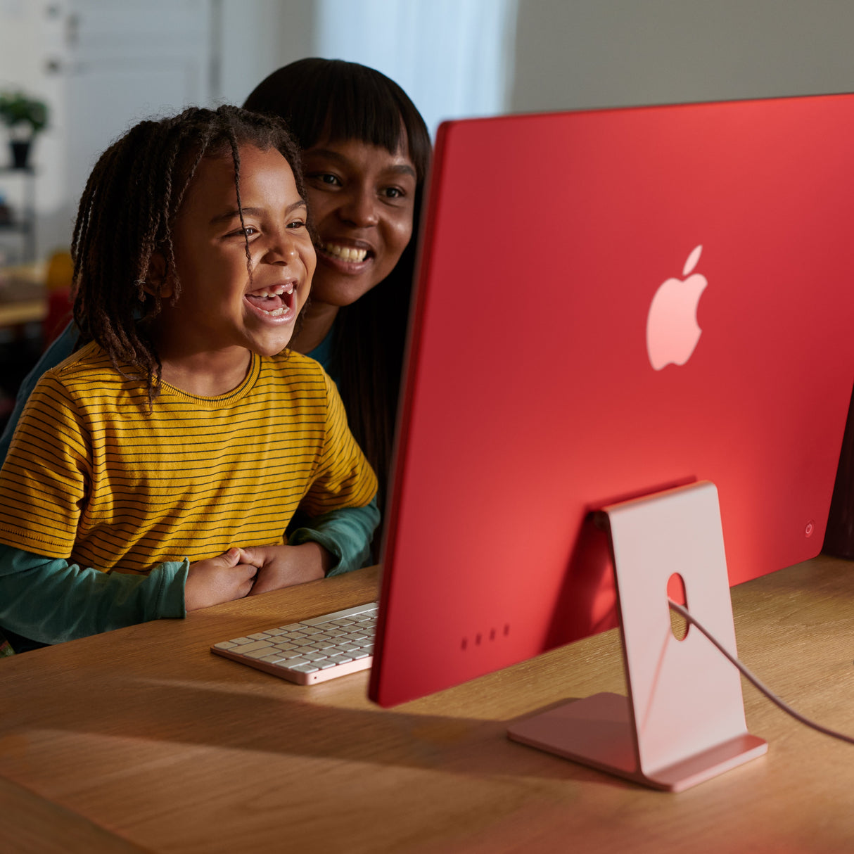 EAN 194253782216 - Apple iMac Apple M M3 59,7 cm (23.5") 4480 x 2520 Pixeles PC todo en uno 8 GB 256 GB SSD macOS Sonoma Wi-F imagen 4