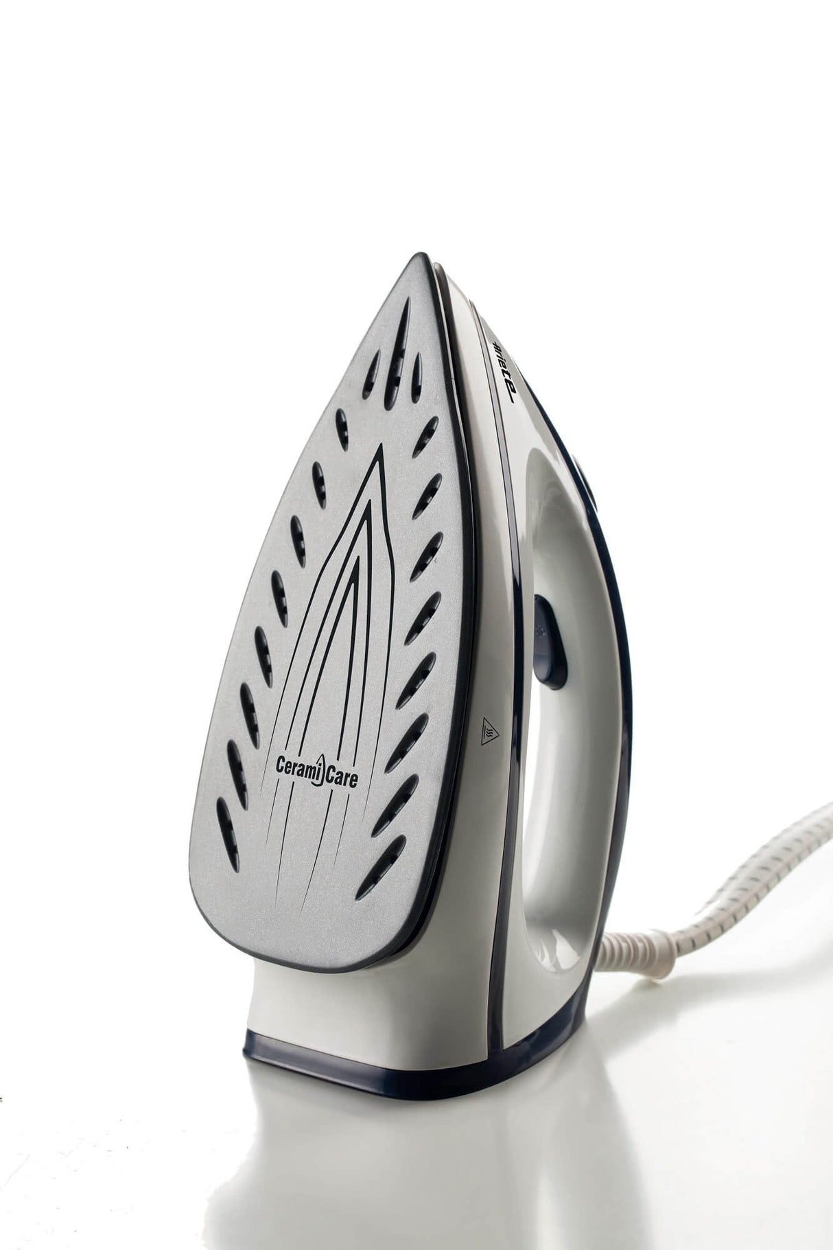 EAN 8003705118089 - Ariete 5571/00 2400 W 1,8 L Suela de cerámica Azul, Blanco imagen 7