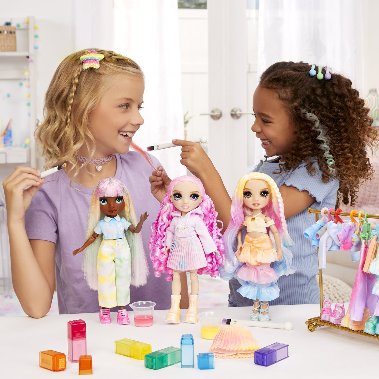 EAN 0035051507598 - Rainbow High Watercolor & Create Fashion Doll Brown Eyes imagen 9