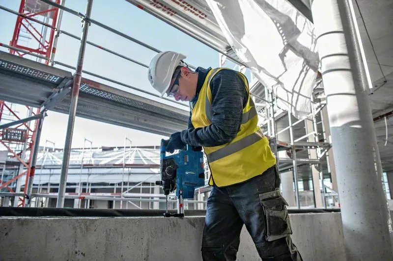 Taladro Percutor Inalámbrico Bosch Gbh 18v-24 C Professional, 18 Voltios (Azul/Negro, 2 Baterías Li-Ion 5.0ah, Bluetooth, En L-Boxx)