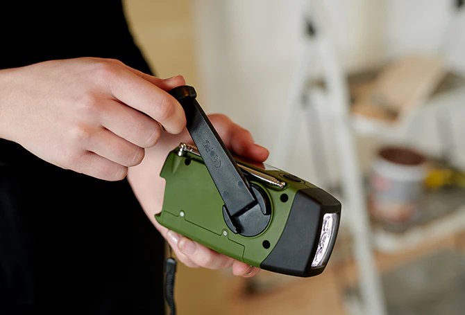 Radio Thomson Con Linterna De Emergencia Verde Y Negra Rt260