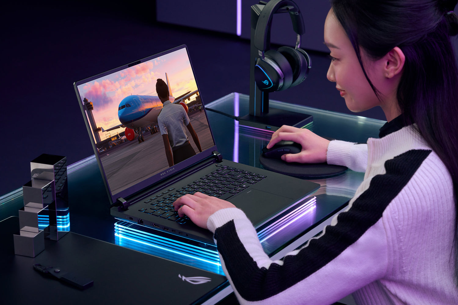 Asus Rog Strix Scar 18 G835lx-Sa046w - Ordenador Portátil Gaming De 18" Wqxga 240hz (Intel Core Ultra 9 275hx, 64gb Ram, 4tb Ssd, Nvidia Rtx 5090 24gb, Windows 11 Home) Negro - Teclado Qwerty Español