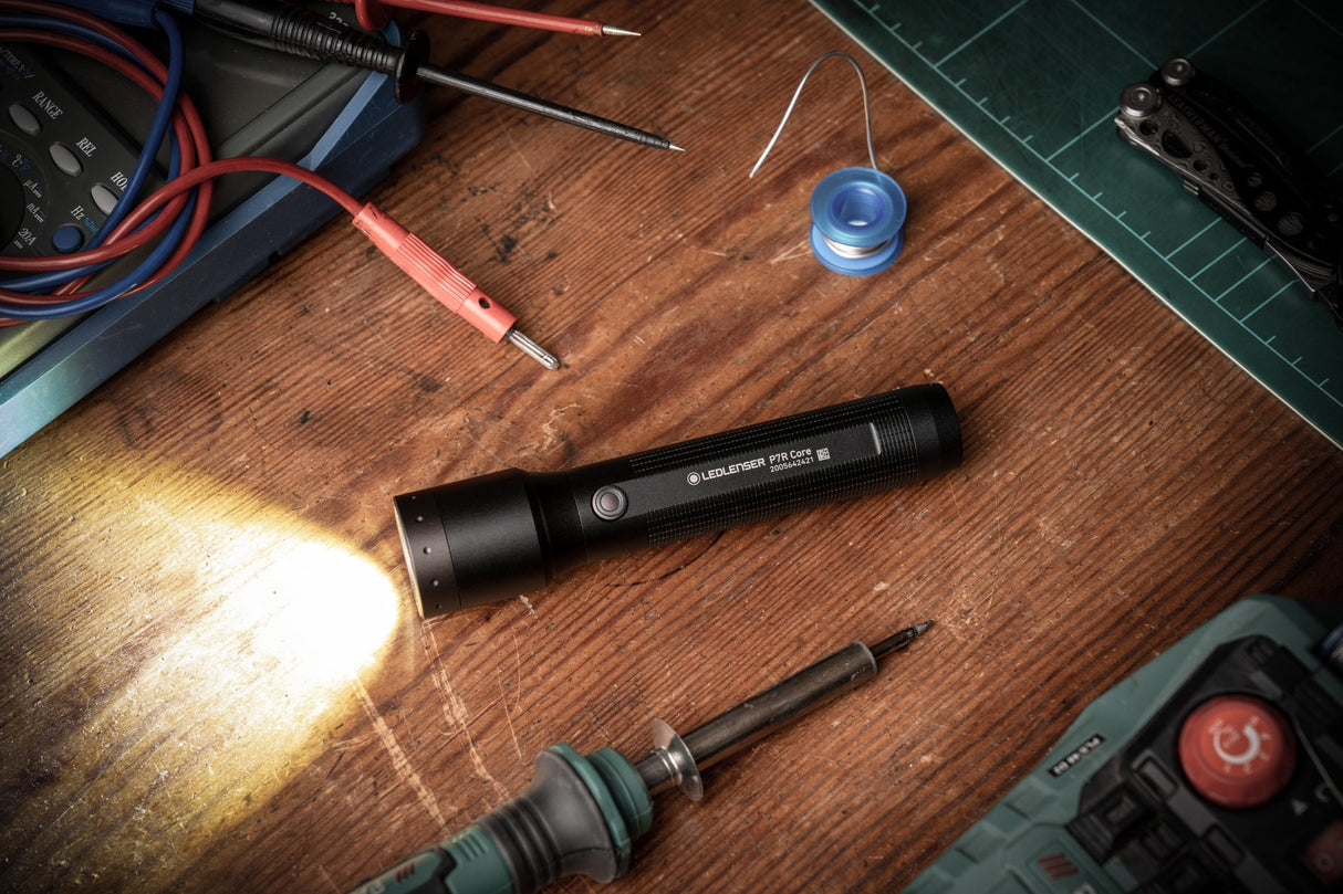 EAN 4058205020510 - Ledlenser P7R Core Negro Linterna de mano LED imagen 8