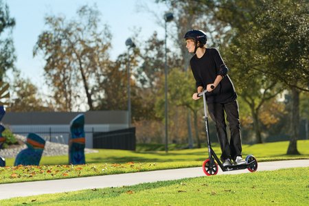 Patinete Razor Carbon Lux Universal Clásico Negro