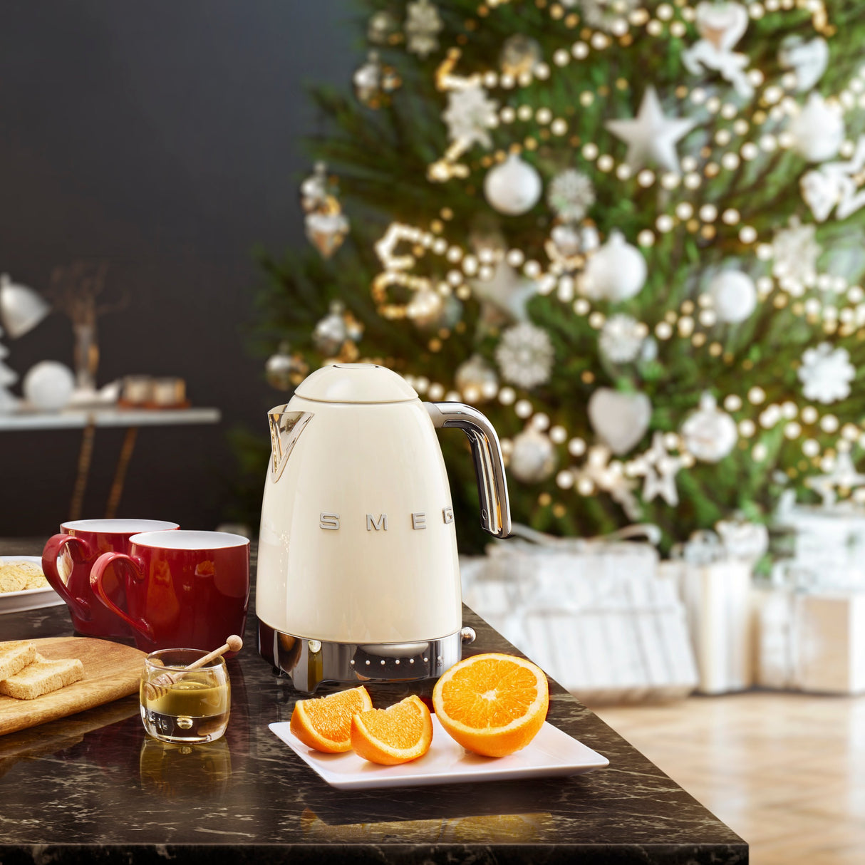 EAN 8017709227852 - Smeg KLF03CREU tetera eléctrica 1,7 L 2400 W Crema de color imagen 13