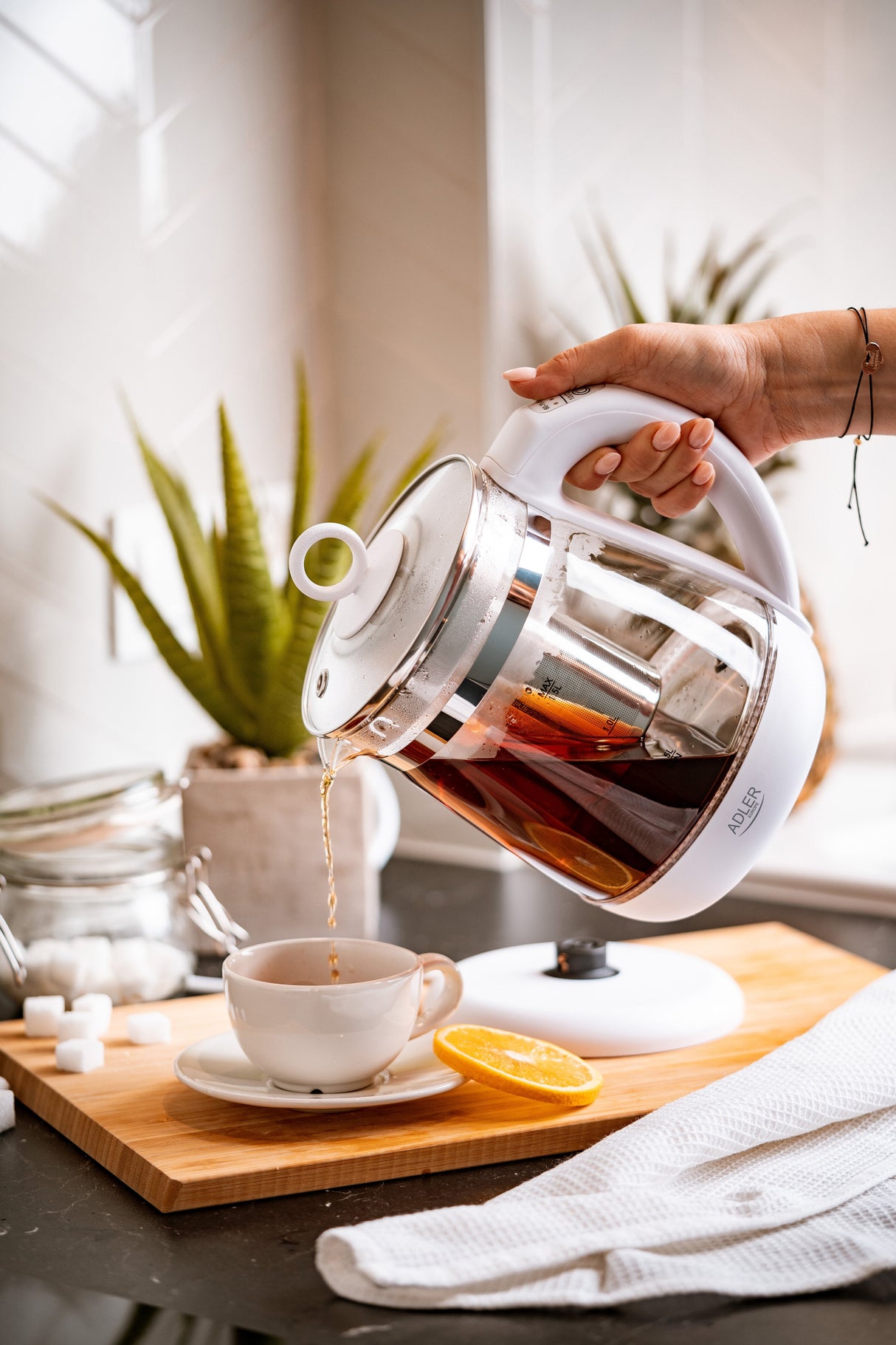 Adler Kettle Ad 1299 Elã©Ctrico, 2200 W, 1,5 L, Vidrio/Acero Inoxidable, Base Giratoria De 360â°, Blanco