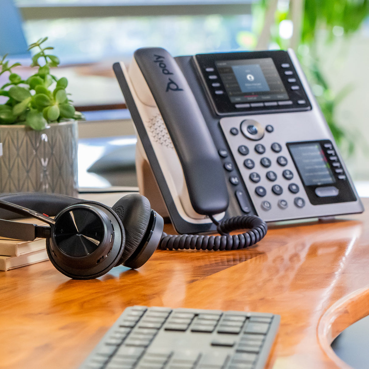 EAN 0197497341386 - HP Poly Edge E450 IP Phone and PoE-enabled teléfono IP Negro 8 líneas IPS imagen 4