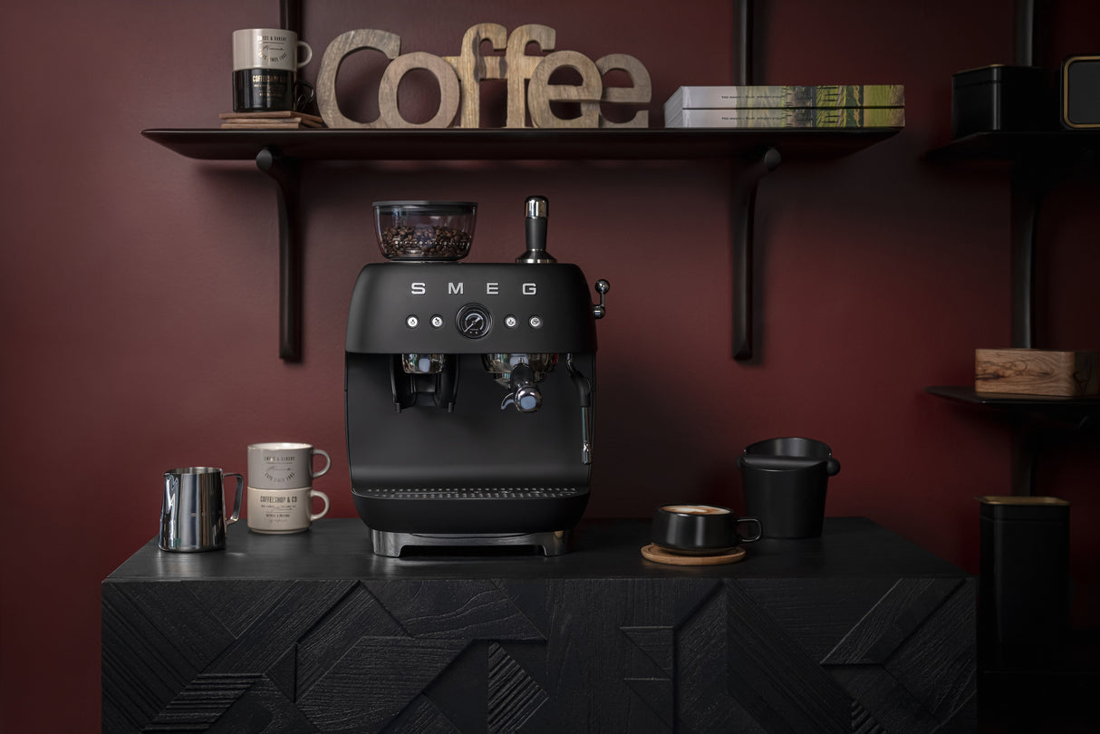 EAN 8017709354572 - Smeg EGF03BLMEU cafetera eléctrica Manual Máquina espresso 2,4 L imagen 20