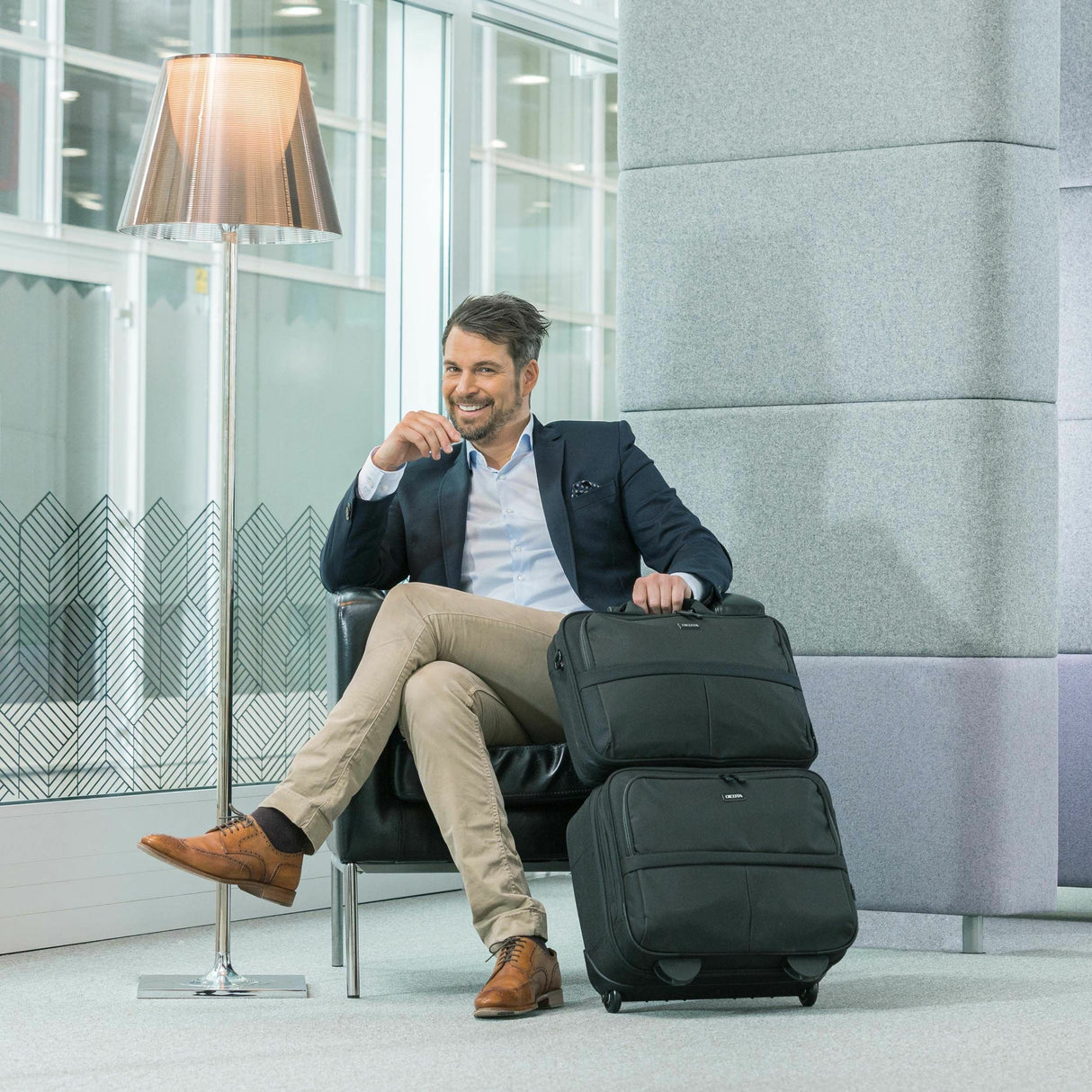EAN 3540260197920 - DICOTA Eco Multi SCALE 14-15.6" 39,6 cm (15.6") Maletín con ruedas Negro imagen 7