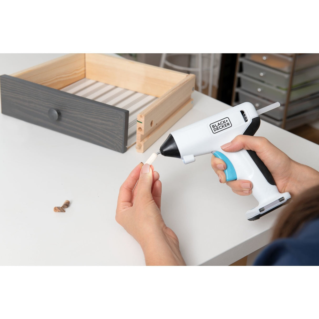 EAN 5035048788660 - Black & Decker BCGL115-XJ pistola y lápiz de silicona caliente imagen 12