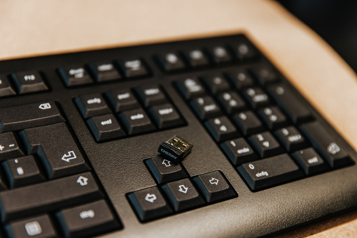 EAN 4025112109836 - CHERRY KW 3000 teclado Universal RF inalámbrico QWERTY Internacional de EE.UU. Negro imagen 6