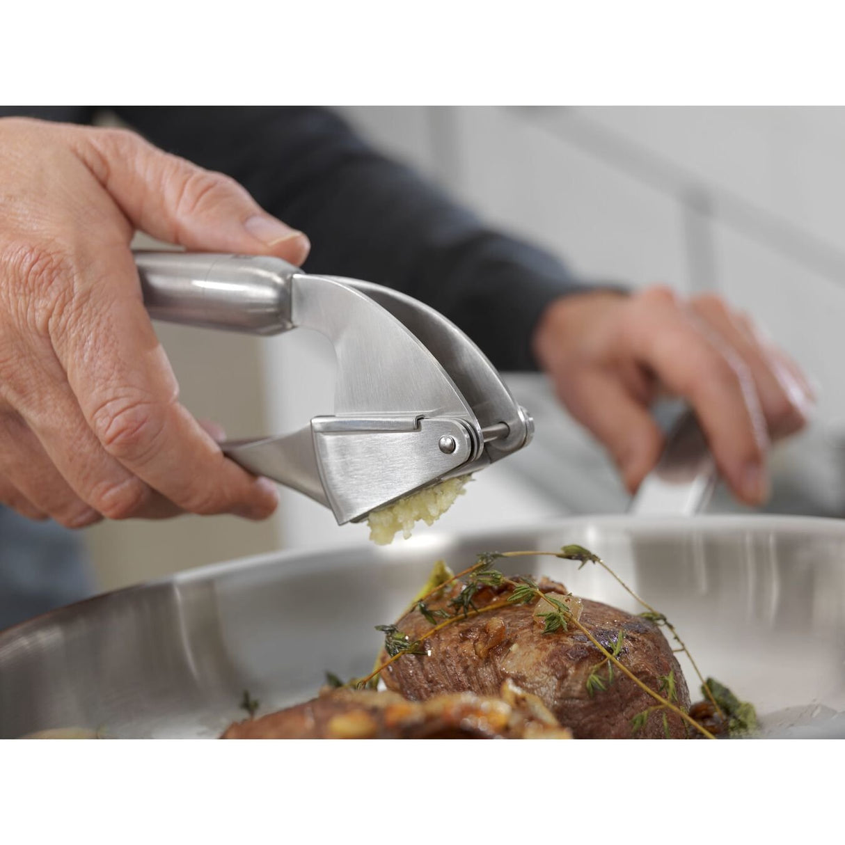 EAN 4009839401909 - ZWILLING PRO TOOLS Acero inoxidable Prensa de ajo de mano imagen 3