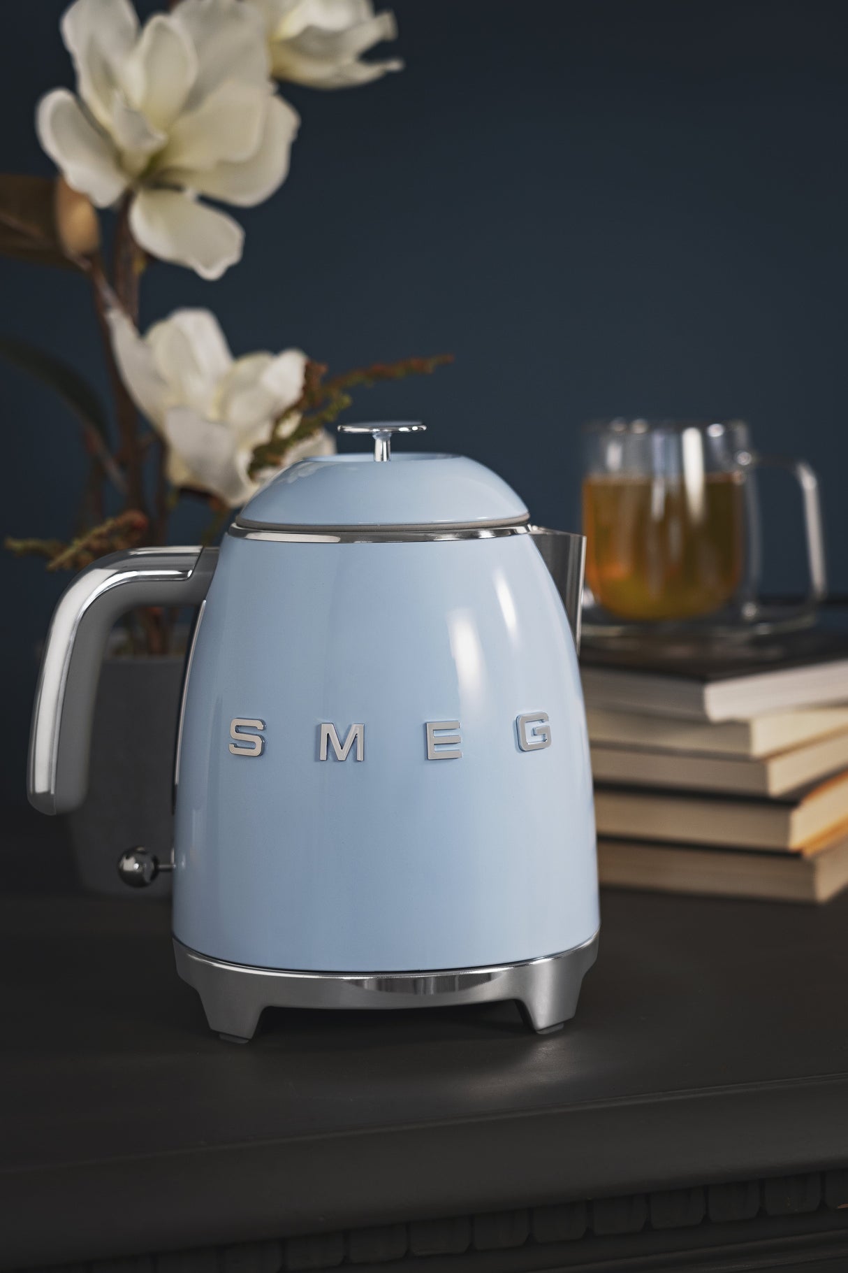 EAN 8017709302191 - Smeg KLF05PBEU tetera eléctrica 0,8 L 1400 W Azul imagen 21