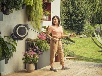 Enrollador Automático De Pared Gardena Rollup M - 20 M - Blanco - 18612-20