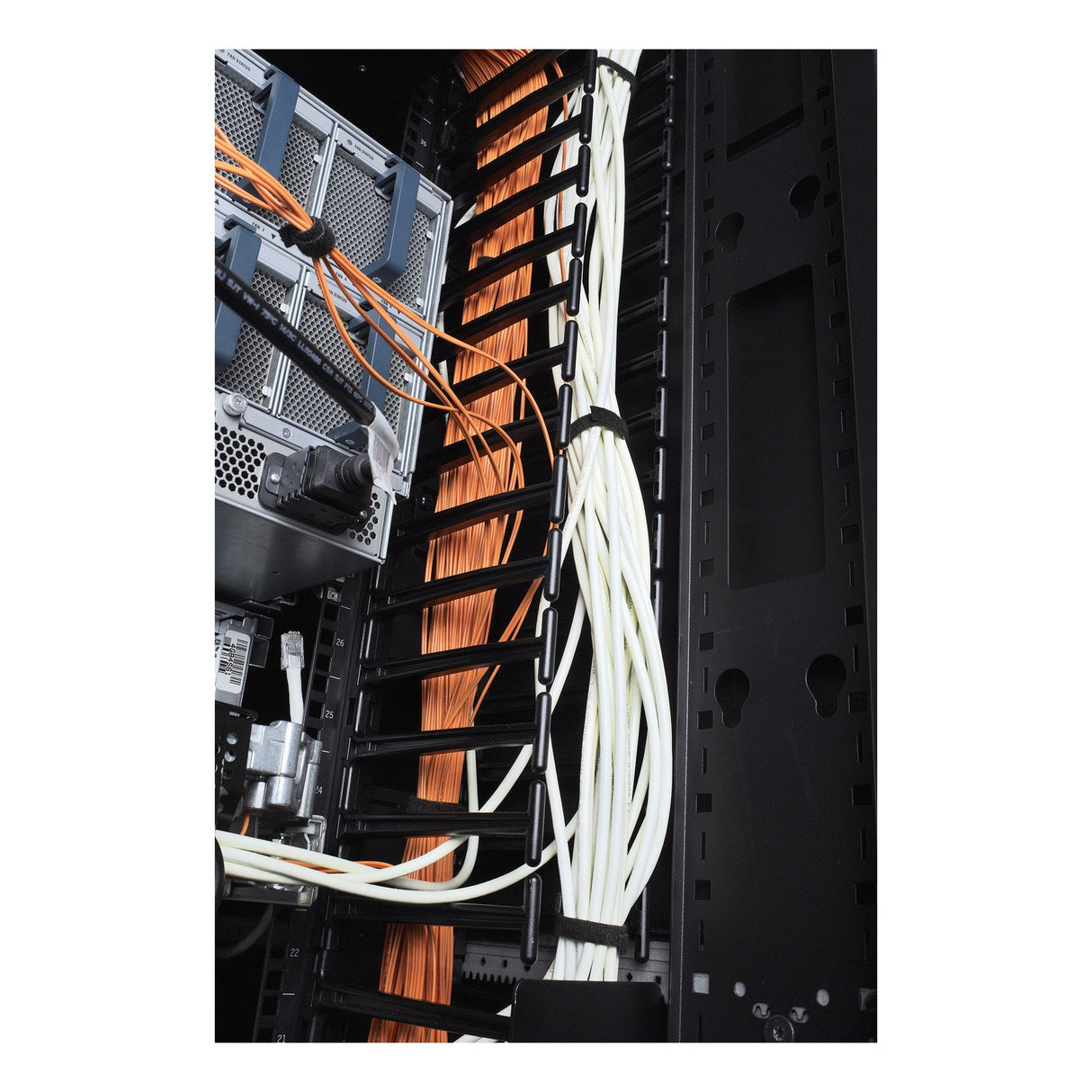 EAN 0731304300816 - APC AR7580A canaleta para cable Bandeja portacables recta Negro imagen 4
