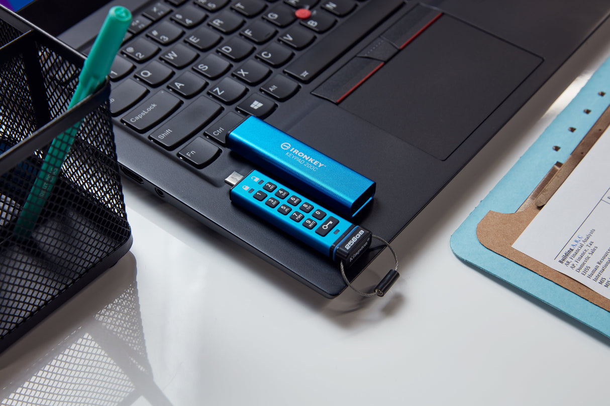EAN 0740617336603 - Kingston Technology IronKey Keypad 200 unidad flash USB USB Tipo C 3.2 Gen 1 (3.1 Gen 1) Azul imagen 10