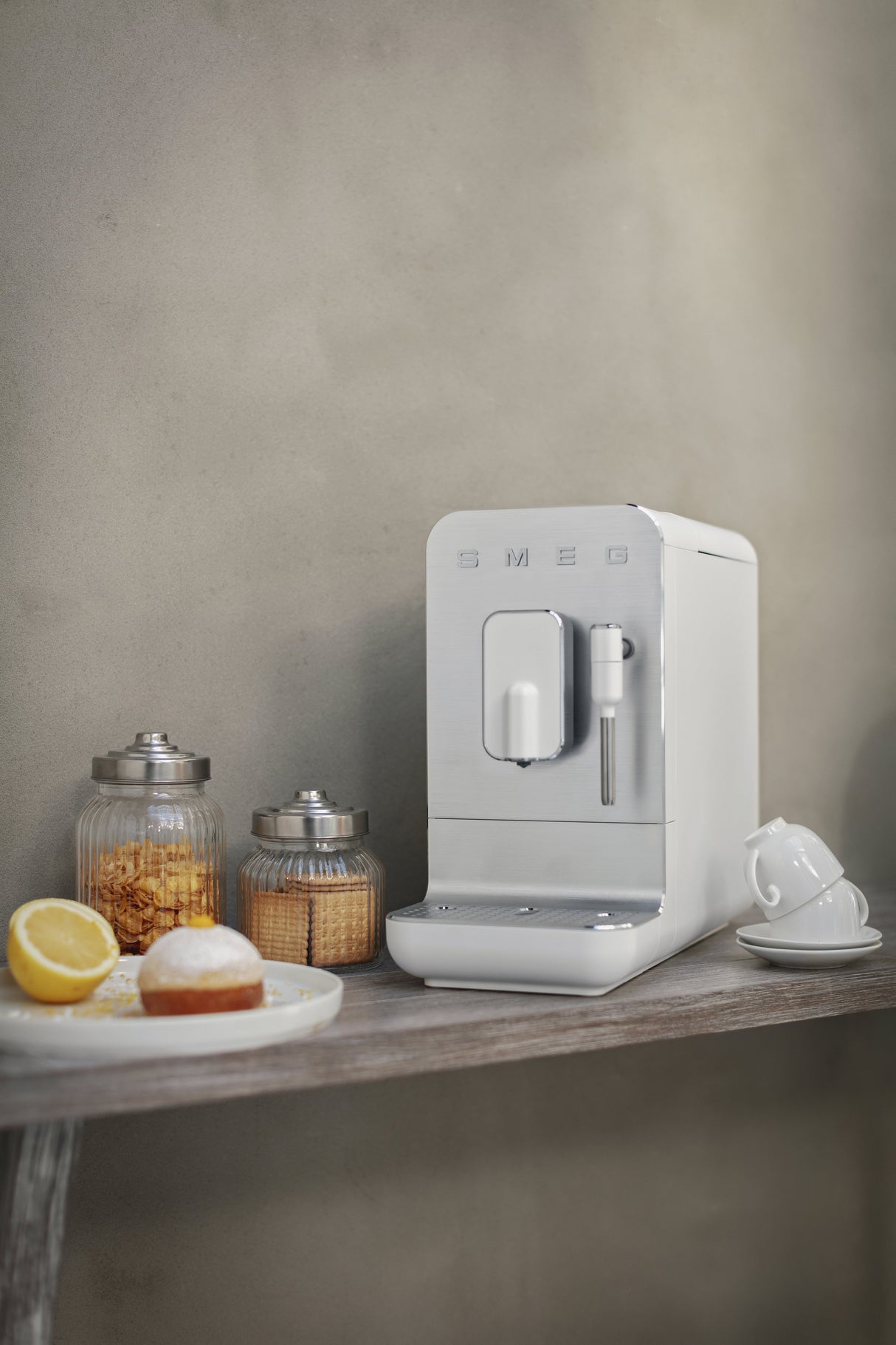 EAN 8017709334932 - Smeg BCC12WHMEU cafetera eléctrica Máquina espresso 1,4 L imagen 29