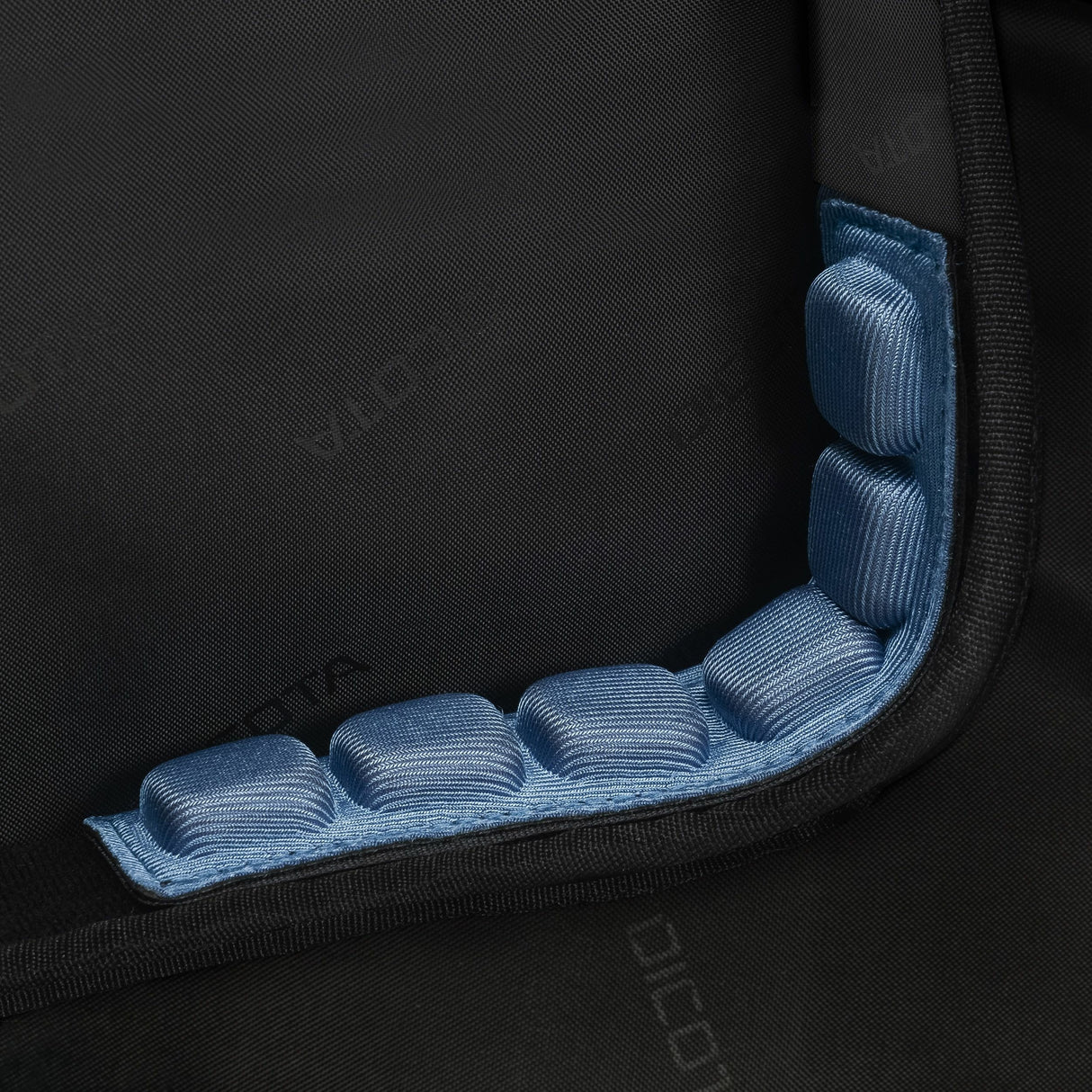 EAN 7640158668252 - DICOTA Eco Top Traveller Twin SELECT 39,6 cm (15.6") Bandolera Negro imagen 10