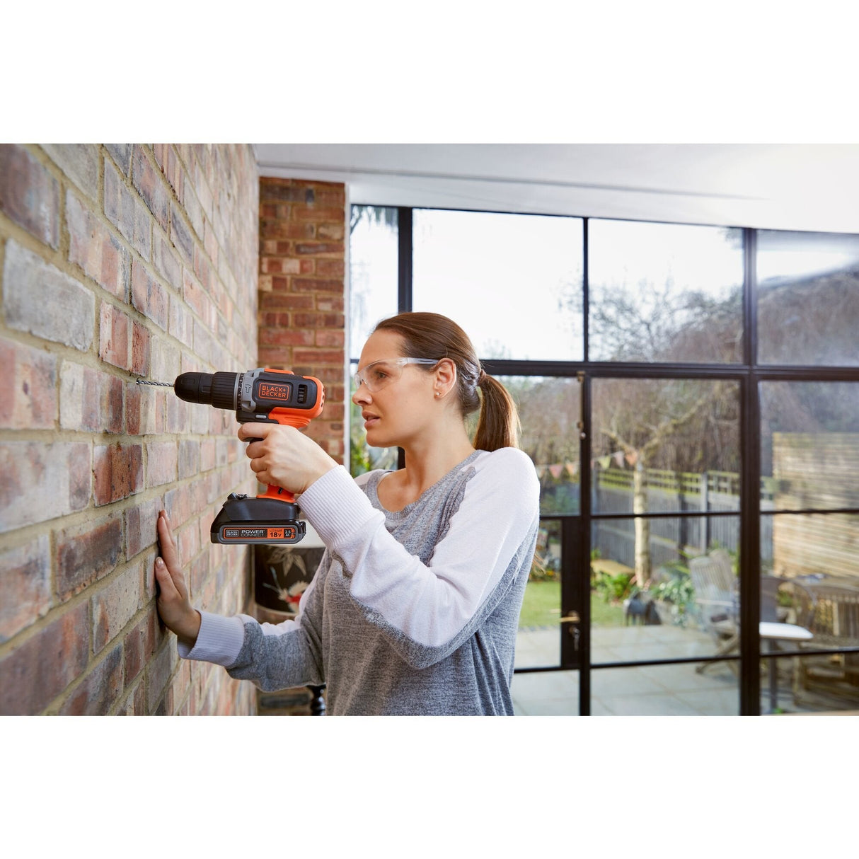 Taladro Black & Decker Bcd003c2k-Qw 1400 Rpm Sin Llave Negro, Rojo