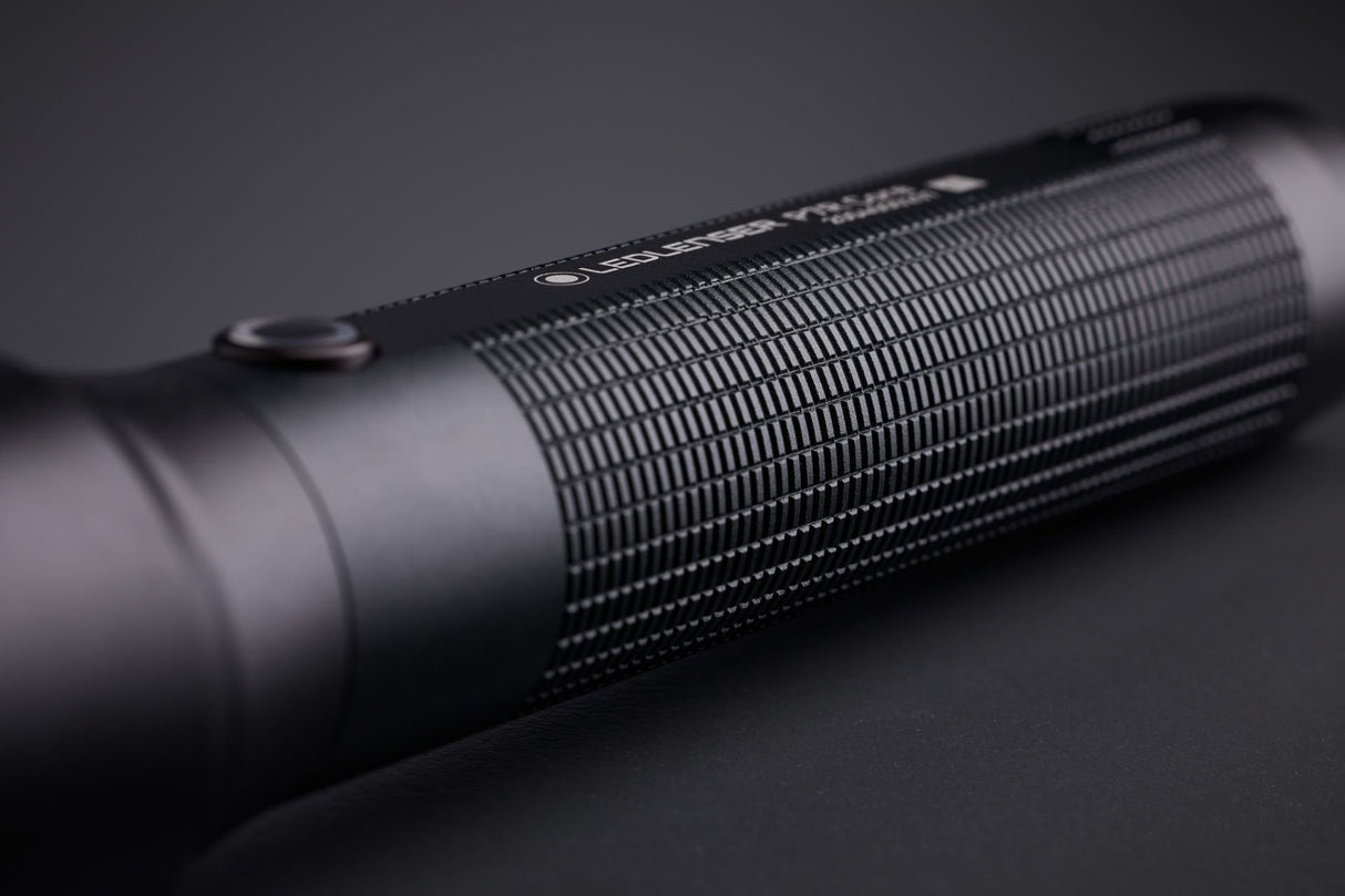 EAN 4058205020510 - Ledlenser P7R Core Negro Linterna de mano LED imagen 6