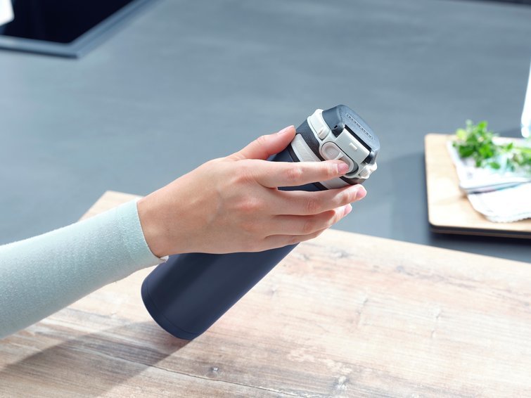 Leifheit 03275 Taza De Viaje 600 Ml Negro, Azul Acero Inoxidable