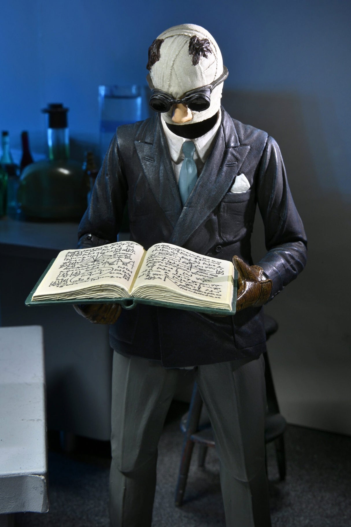 EAN 0634482048184 - NECA Ultimate Invisible Man imagen 8
