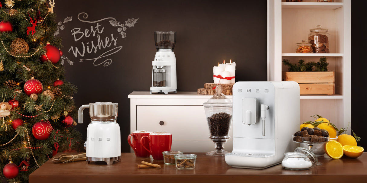 EAN 8017709316136 - Smeg MFF11WHEU espumador o calentador de leche Automatic milk frother/warmer Blanco imagen 10