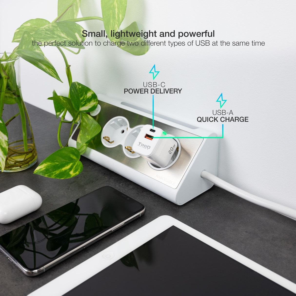 Tooq Cargador De Pared Usb-C/Pd + Usb-A/Qc 20w - Blanco