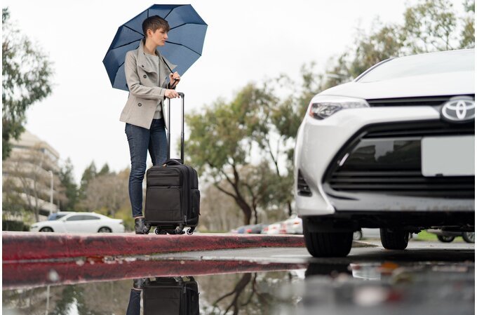 Kensington Contour 2.0 Pro Overnight Laptop Spinner 17''