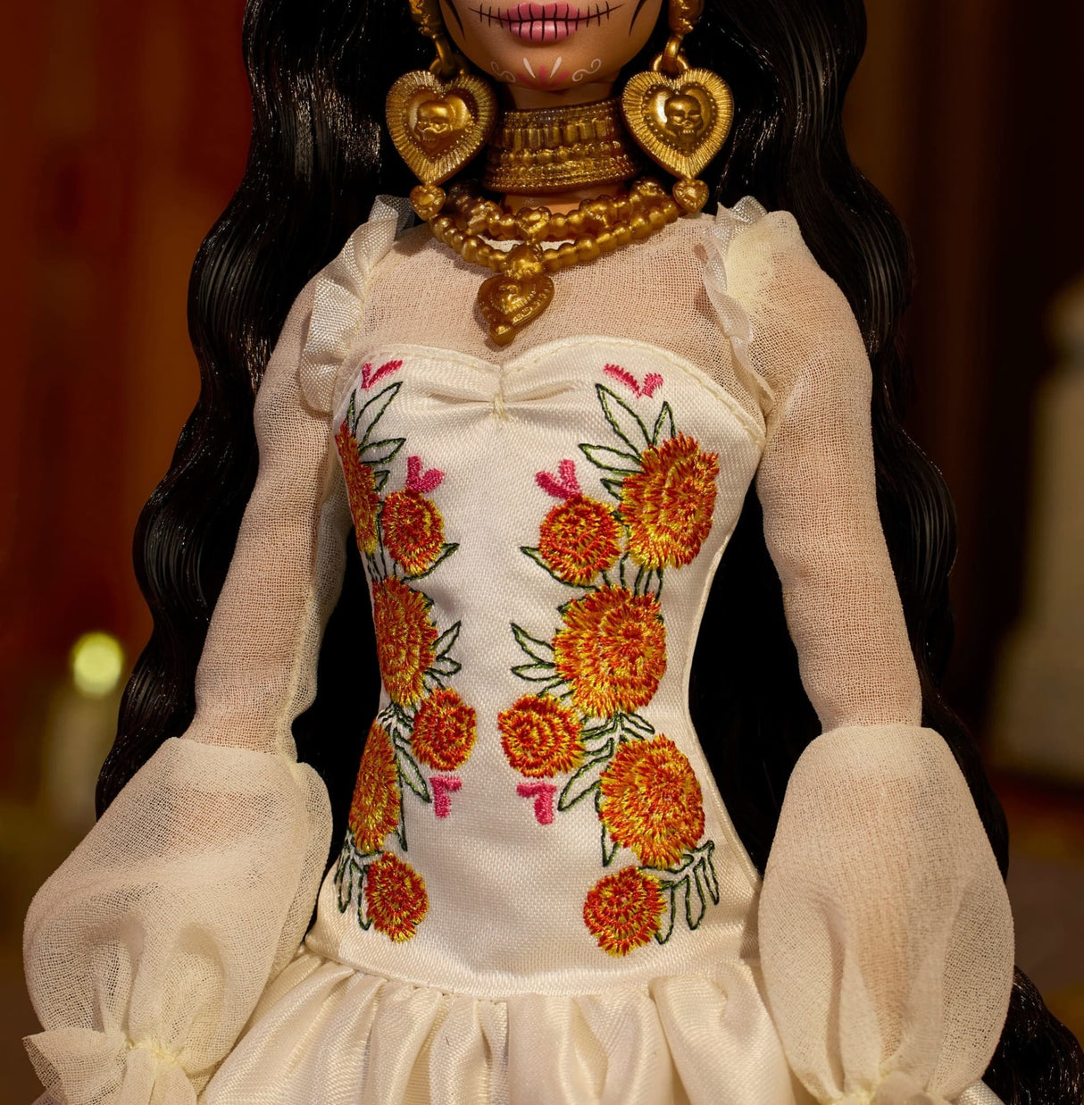 Muñeca Barbie Signature Dia De Muertos 2025 Con Vestido Color Crema Con Volantes Jbj05