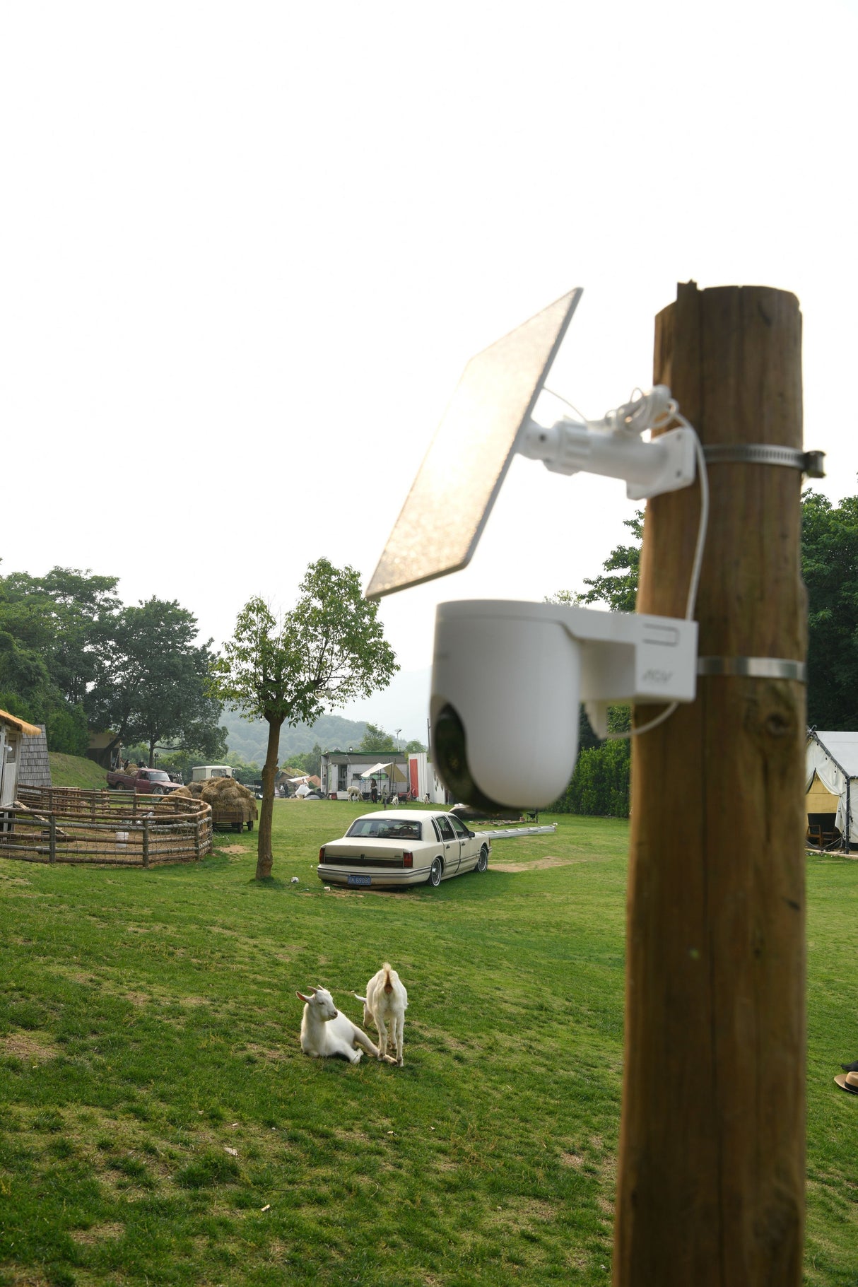 Ezviz Camara Wifi Exterior Hb8 2k+ 4mp Panoramica/Inclinacion Con Bateria