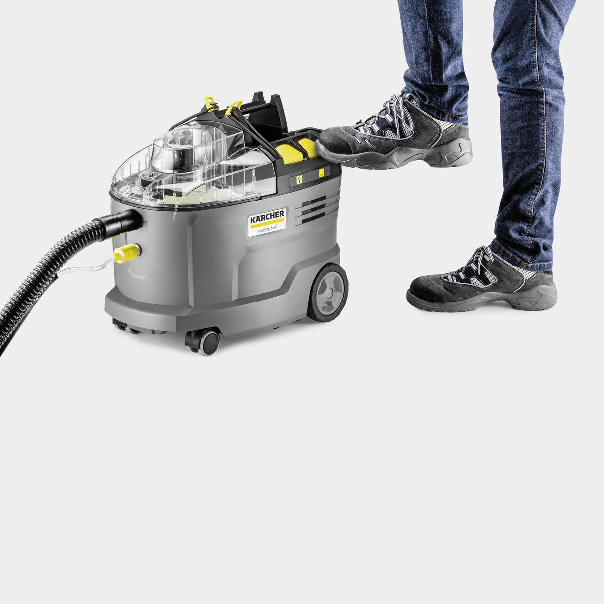EAN 4054278681221 - Kärcher 1.101-702.0 máquina de limpieza de alfombras Caminar-detrás Profundo Negro, Gris, Amarillo imagen 3